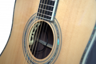 Preview: More Guitars Dreadnought Westerngitarre mit Tonabnehmer massive Decke (Fichte)